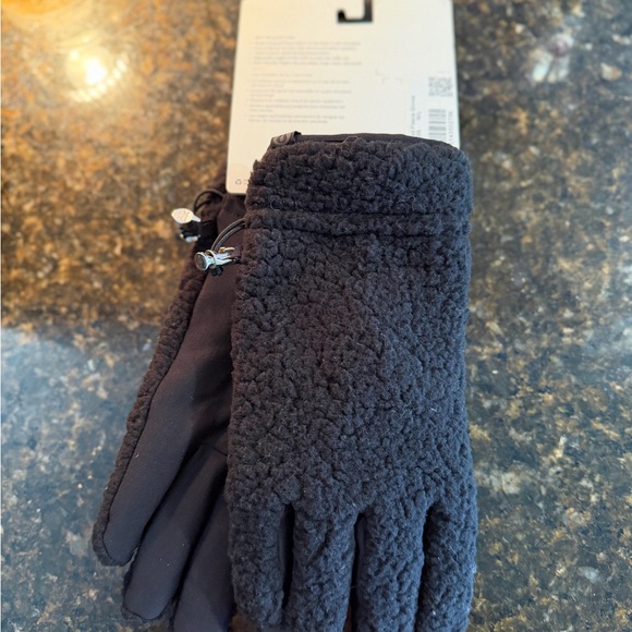 Lululemon Athletica Women’s Textured Black Fleece Gloves - Picture 6 of 6